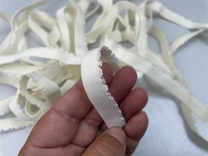 Undertøjs elastik - blød elastik med lille tungekant i ivory, ca 1 cm